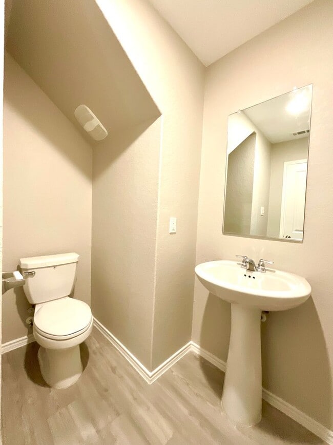 Building Photo - *MOVE IN SPECIAL* Modern Two-Story Home with Garage & Fenced Yard!