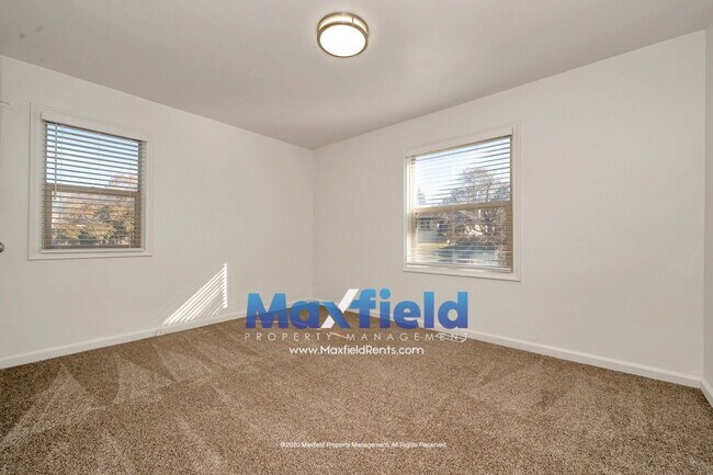 Building Photo - LEASE SPECIAL ! Sugarhouse Bungalow 2 BD 1 BA 1GA - 1500+ sq ft