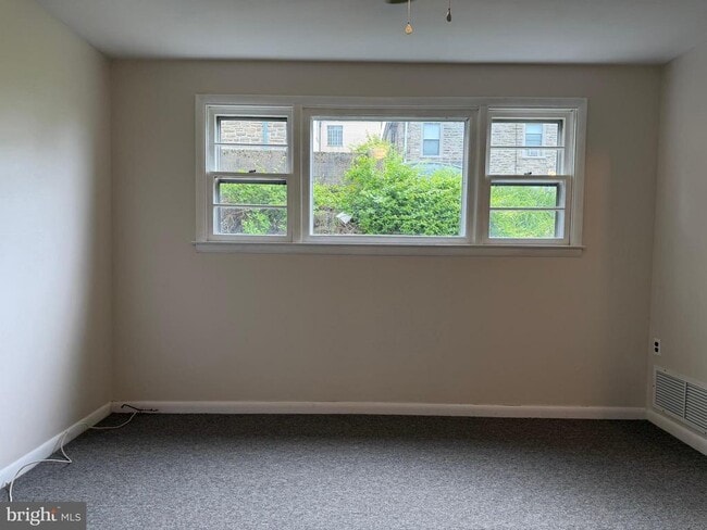 Building Photo - 117 Elm Ave