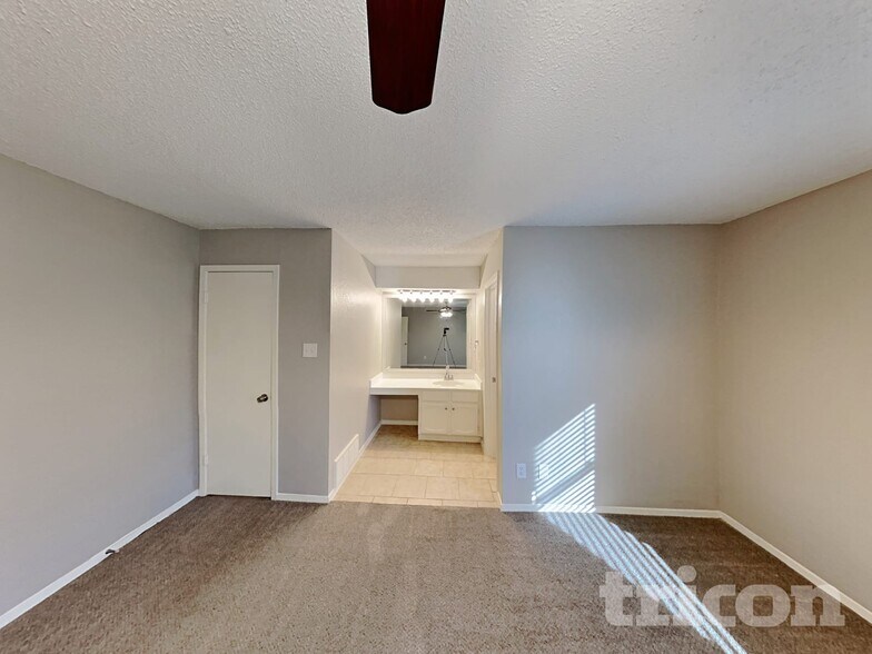 Building Photo - 3029 Meadowmoor St