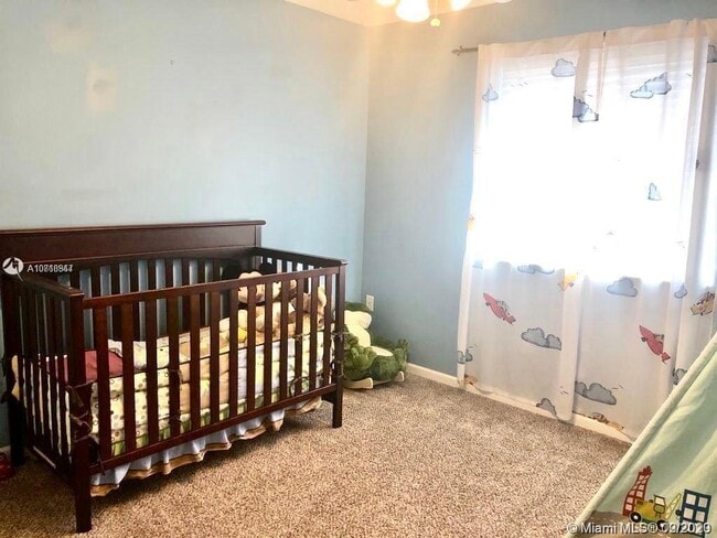 Building Photo - 7692 N Southwood Cir