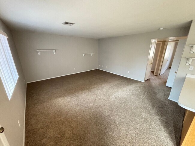 Building Photo - Beautiful 2BED/2BATH Condo near The Lakes
