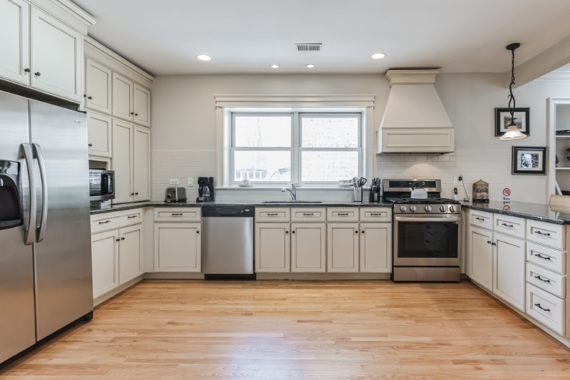 Building Photo - 2033 W Jarvis Ave