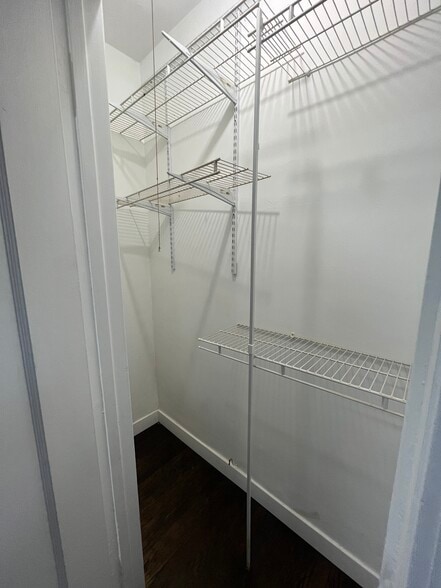 Building Photo - 7630 N Marshfield Ave