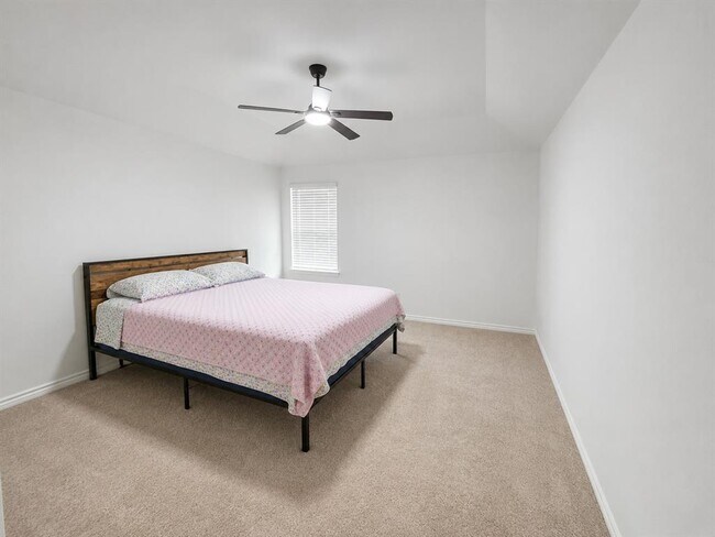 Building Photo - 124 Mission Oaks Dr