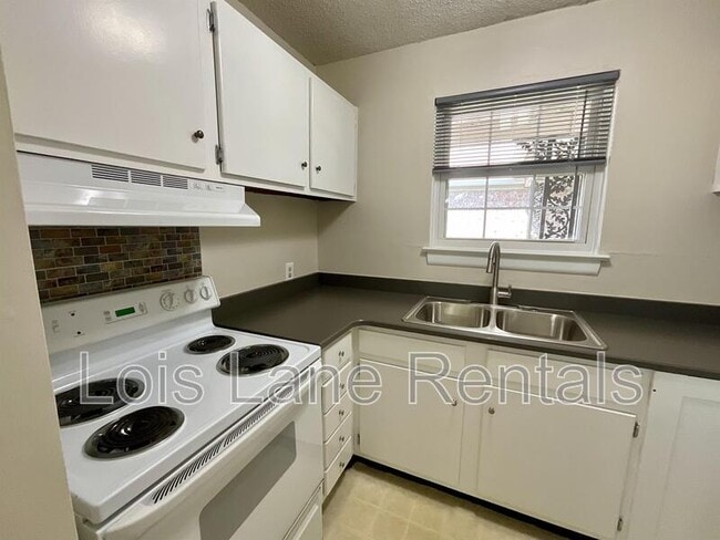 Building Photo - 867 Colony Dr