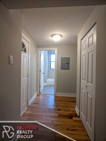 Building Photo - 2822 N Mildred Ave