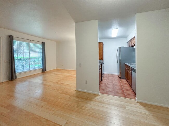 Building Photo - 1860 White Oak Dr