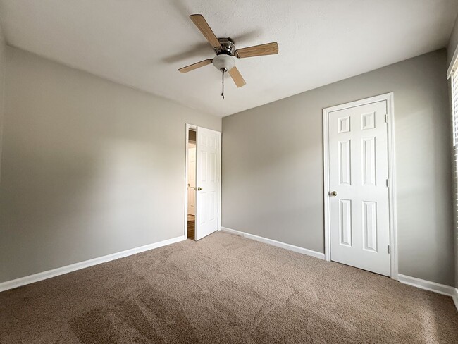 Building Photo - 5001 Sequoia Dr