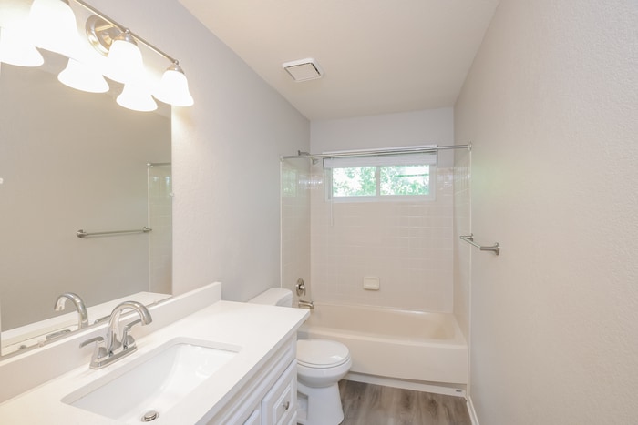 Building Photo - 16556 E Hialeah Dr