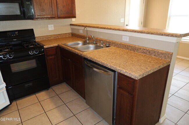 Building Photo - 14217 Otter Point Ct