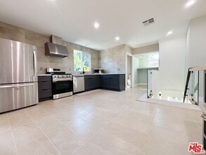 Building Photo - 713 Devirian Pl