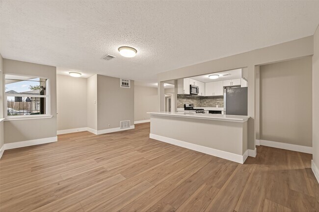 Building Photo - 5833 Southlea St