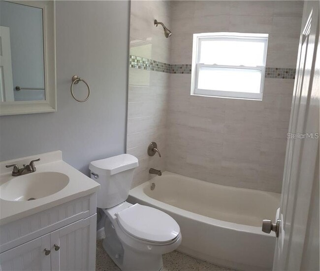 Building Photo - 5211 Hemlock Dr