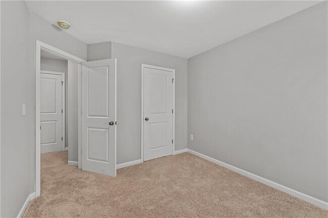 Building Photo - 2840 Laurel Ridge Cir