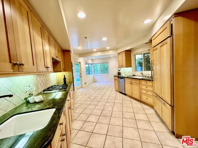 Building Photo - 1008 Westholme Ave