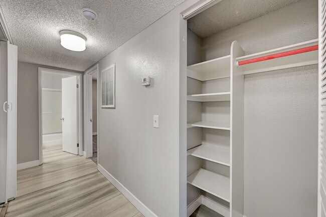 Building Photo - 1305 Kari Lee Ct