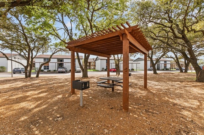 Building Photo - 1301 W Hwy 287 Byp