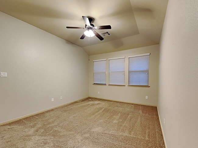 Building Photo - Charming Move-In Ready Ranch in Deer Run E...