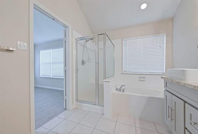 Building Photo - 206 N Wynnoak Cir