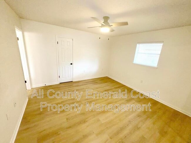 Building Photo - 504 Kelly St