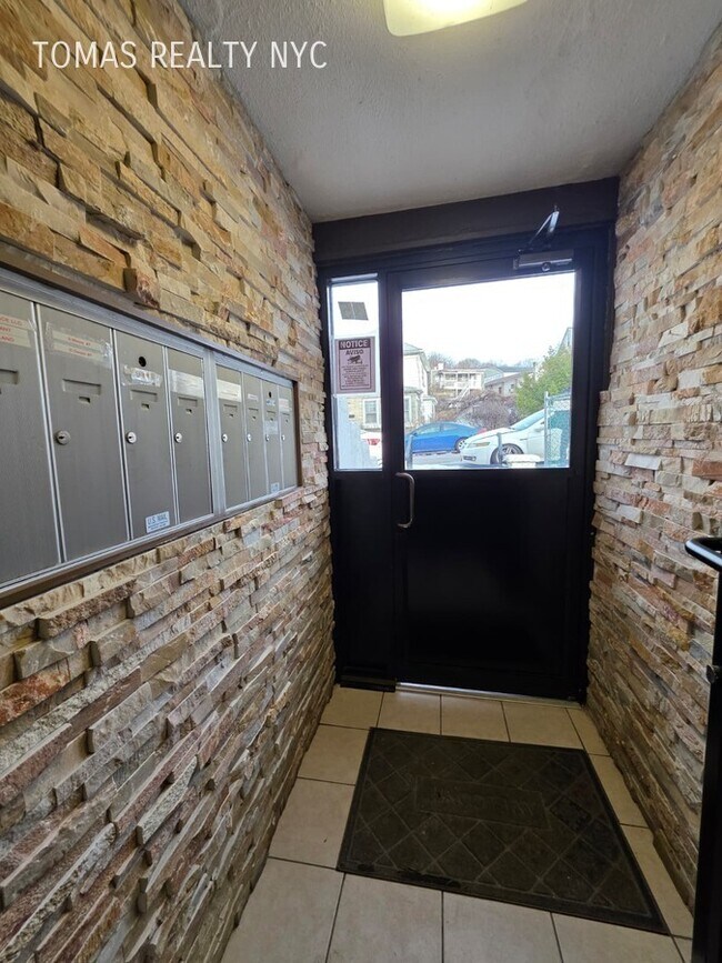 Building Photo - 35 Altonwood Pl