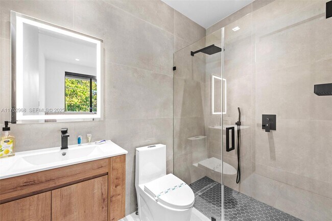 Building Photo - 2572 NE 182nd Terrace