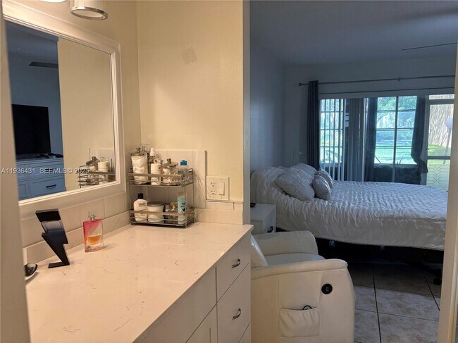 Building Photo - 351 Cambridge Rd