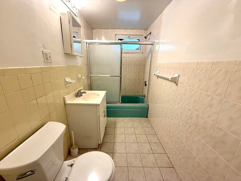 Building Photo - 8 Berkeley St