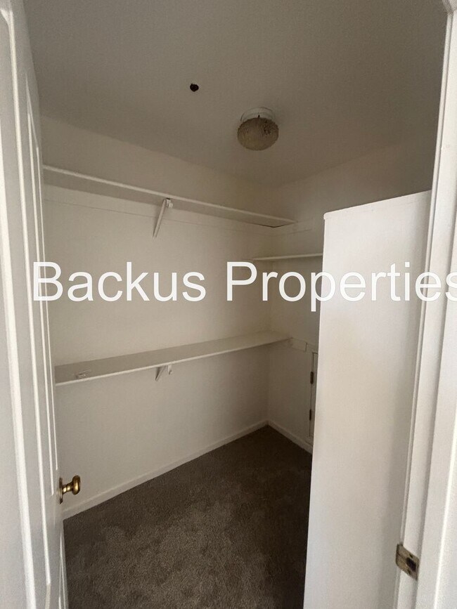 Building Photo - Great two-bedroom home at end of cul-de-sac