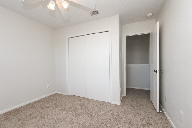 Building Photo - 6103 Menor Crest Dr