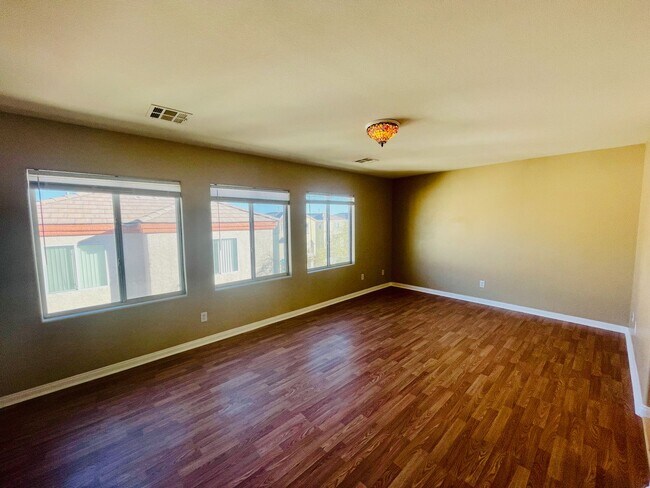Building Photo - Open Design Plan 3 Bd + Office, 3 bth, New Floors, New paint!