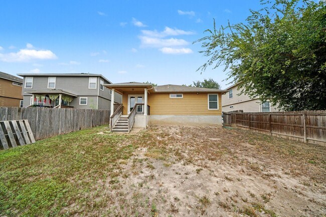 Building Photo - Move-in Ready 3-Bedroom Home Near Lackland AFB - Realtor Commission: $500