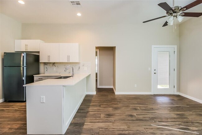 Building Photo - 11300 Paradise In Dr