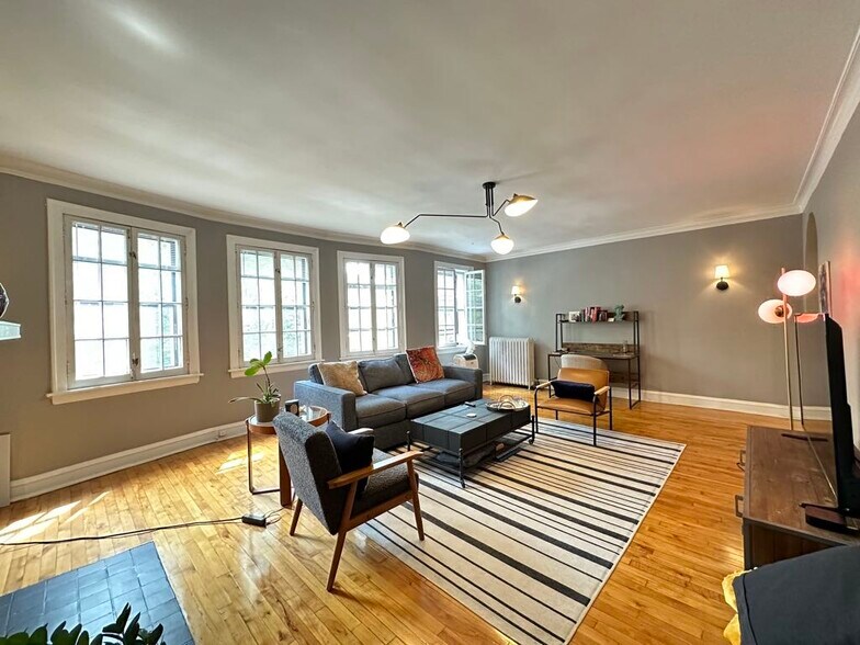 Building Photo - 5517 N Kenmore Ave