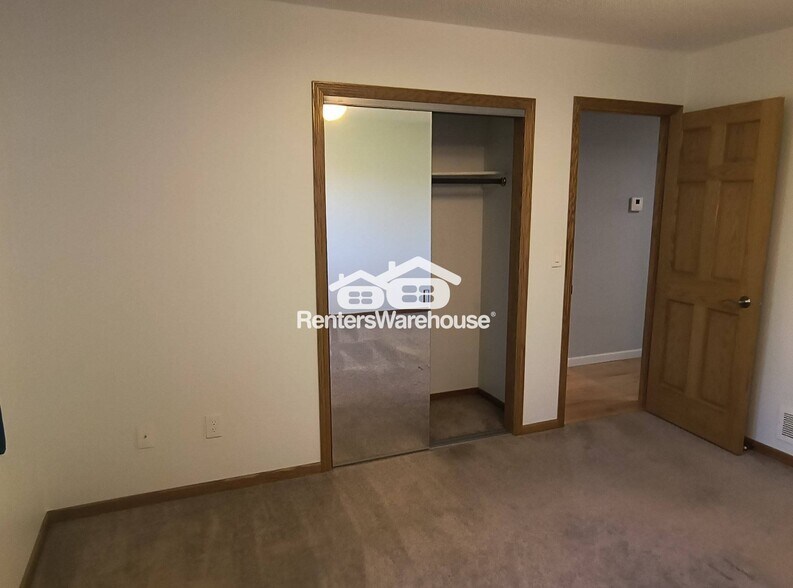 Building Photo - 950 Butte Ct