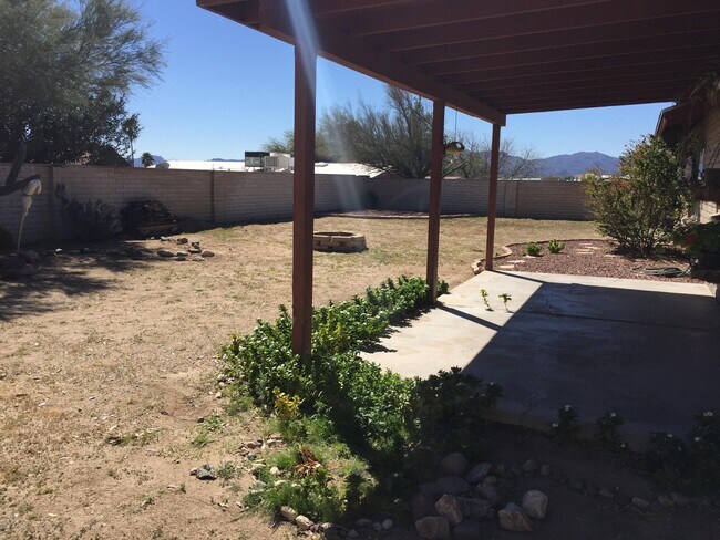 Building Photo - 7840 N Rasmussen Ave