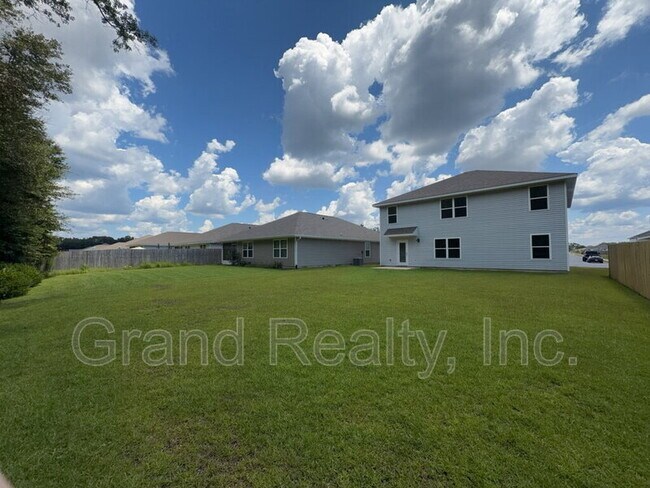 Building Photo - 5431 Peach Dr