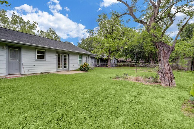 Building Photo - 7011 Neff St