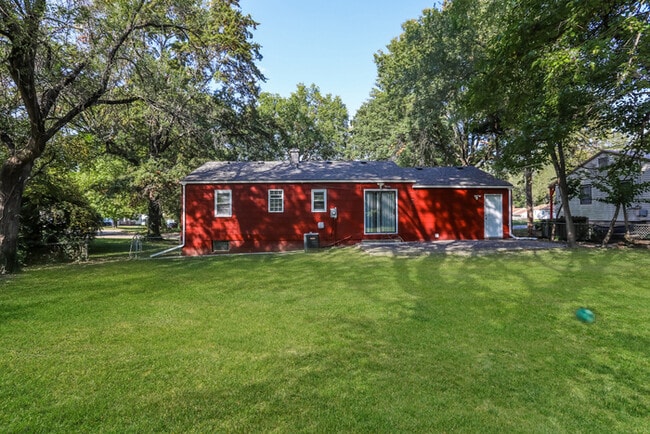 Building Photo - 2520 S Crescent Ave