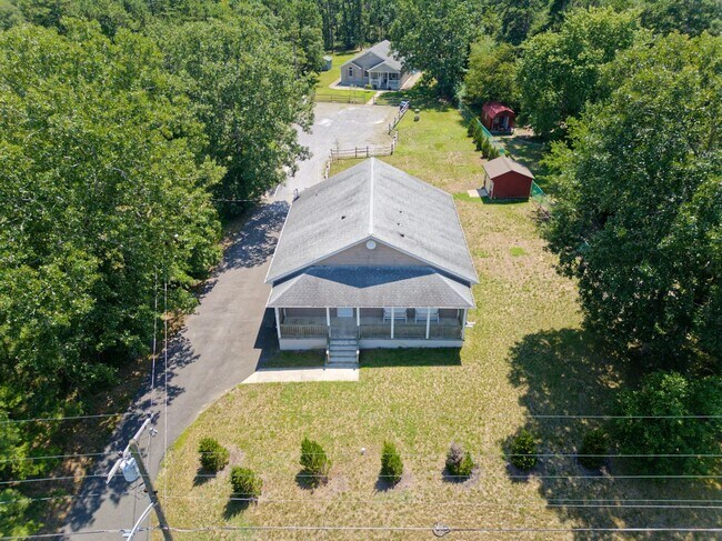 Building Photo - 756 Lakehurst Rd