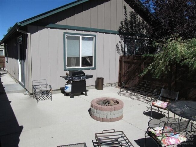 Building Photo - 62593 Hawkview Road