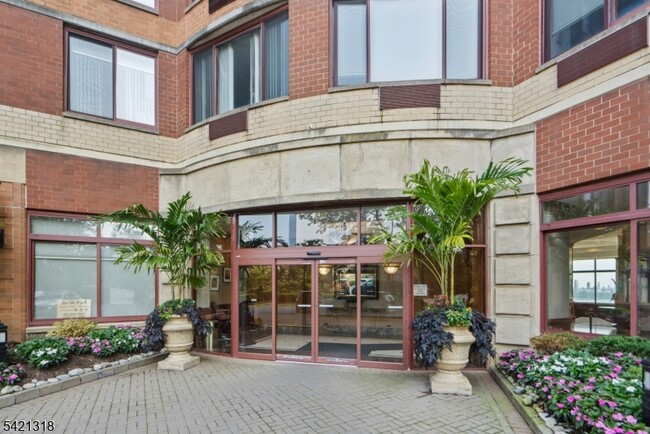 Building Photo - 100 Old Palisade Rd