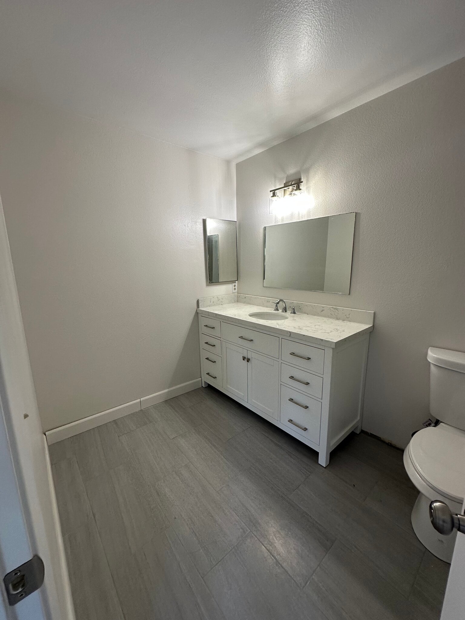 Master bathroom - 10208 Beach St