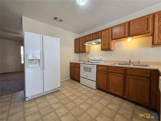 Building Photo - 2808 Leroy Cir