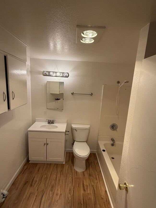 Building Photo - 2154 Everett-A 131-AA
