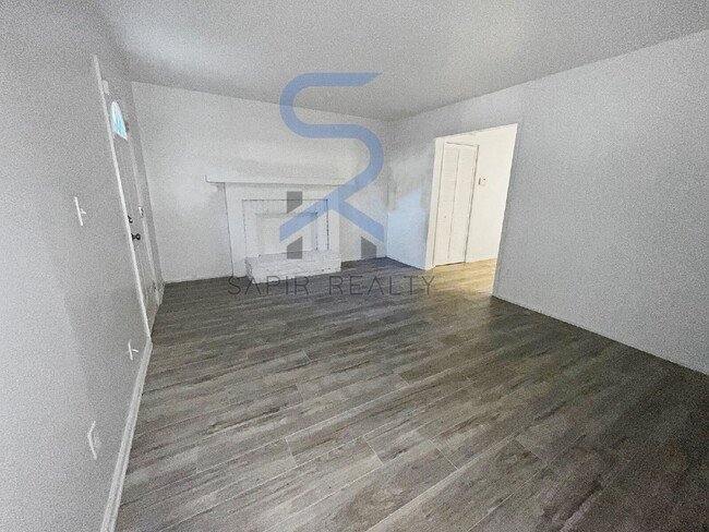 Building Photo - 2734 Penwood Pl