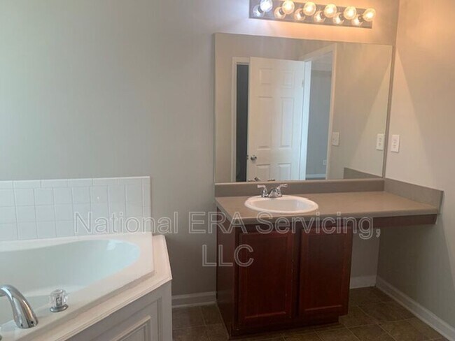 Building Photo - 246 Millstone Dr