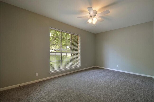 Building Photo - 10110 Woodland Village Dr