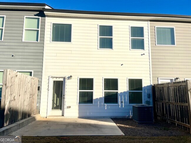 Building Photo - 3502 Lakeview Crk